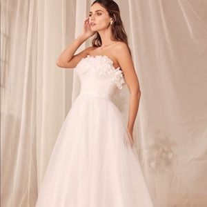 Strapless Wedding Dress NEW Lulus flower